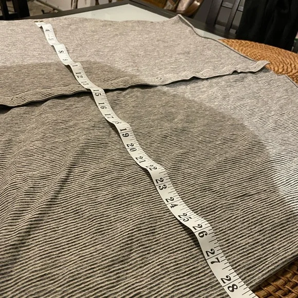 Lululemon One Size Vinyasa Scarf with Snaps - Picture 2 of 10